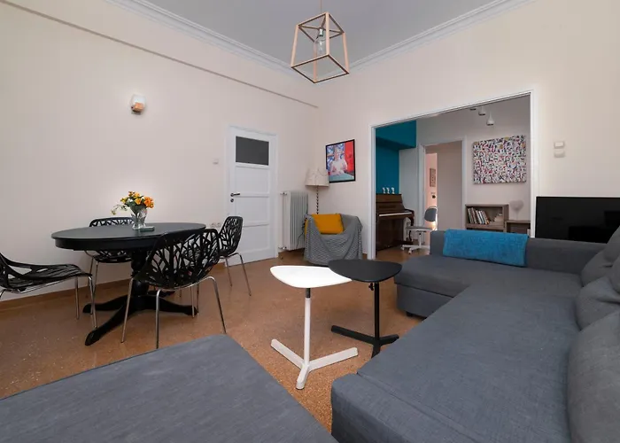 Vintage And Spacious 3Ba Next To Athens Ancient City Center